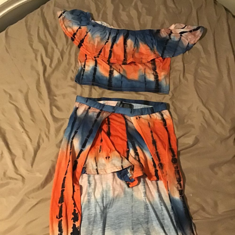 two pieces orange and blue set